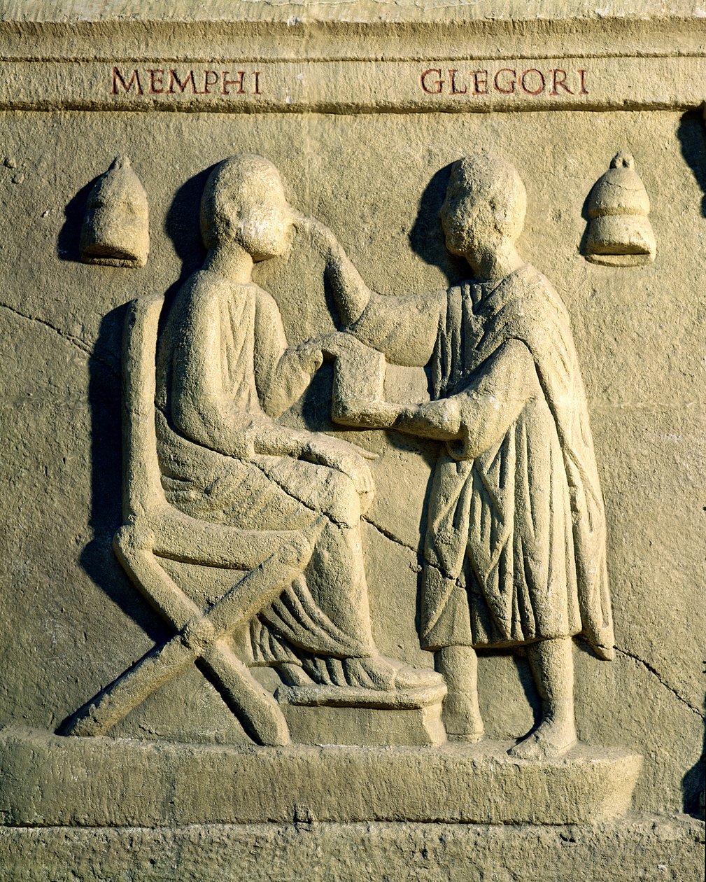 Reliéf zobrazující očního lékaře vyšetřujícího pacienta od Roman