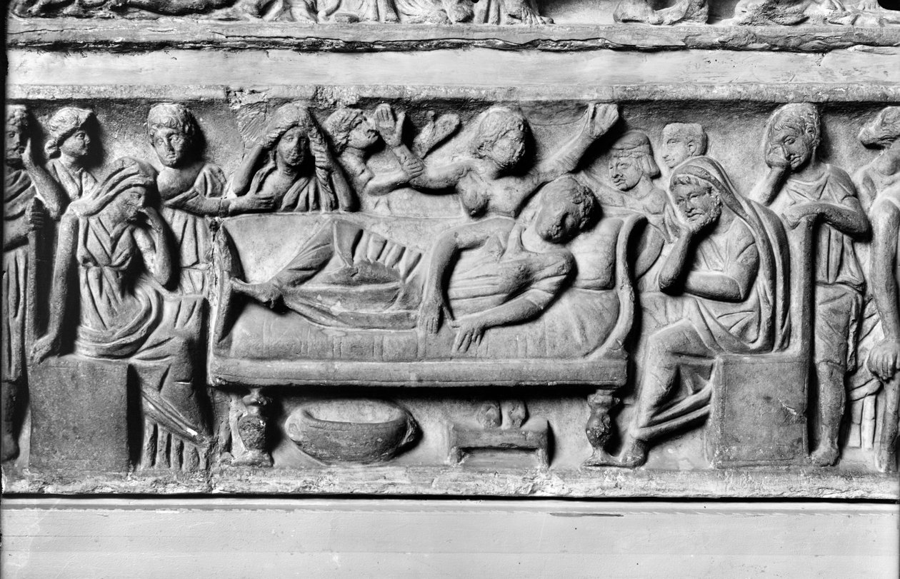 Reliéf zobrazující zesnulého obklopeného rodiči a přáteli, detail ze sarkofágu konkláve od Roman