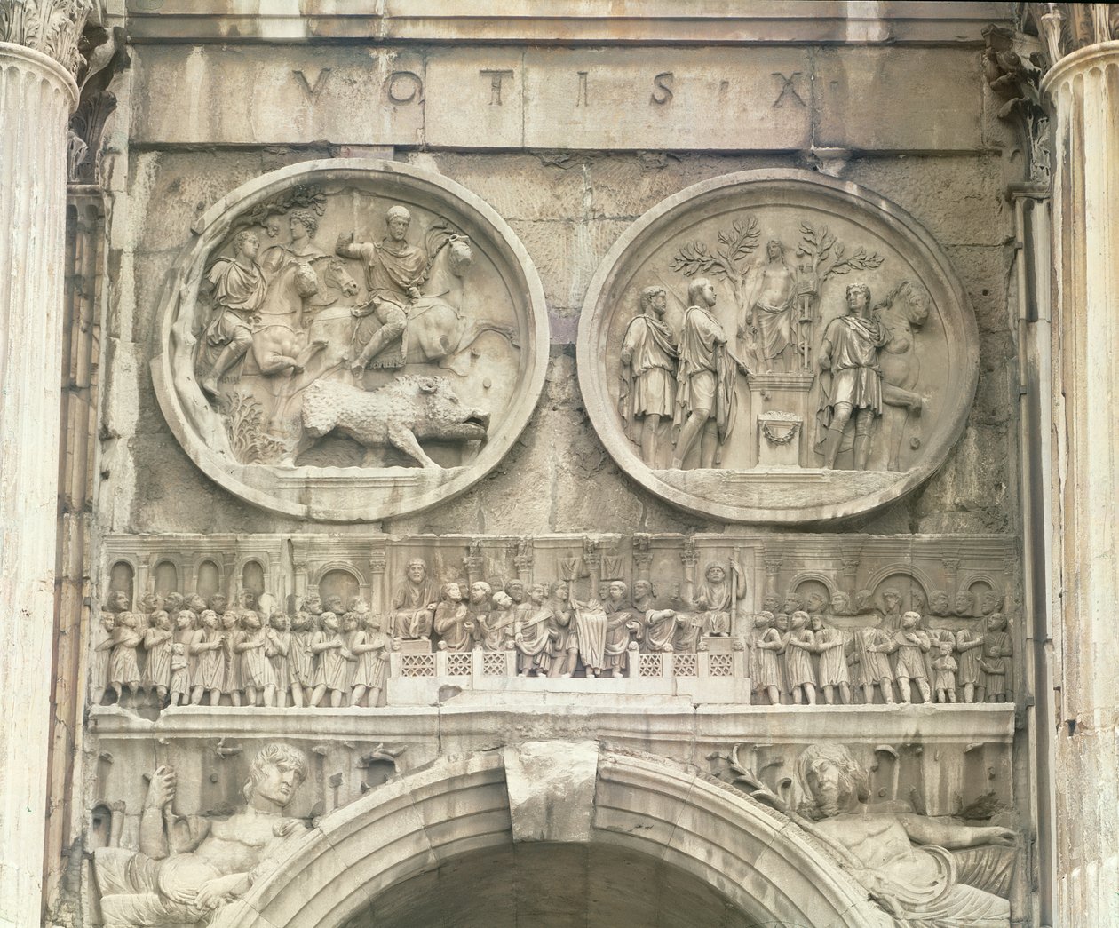 Reliéf z Konstantinova oblouku, kolem 315 nl (mramor) od Roman