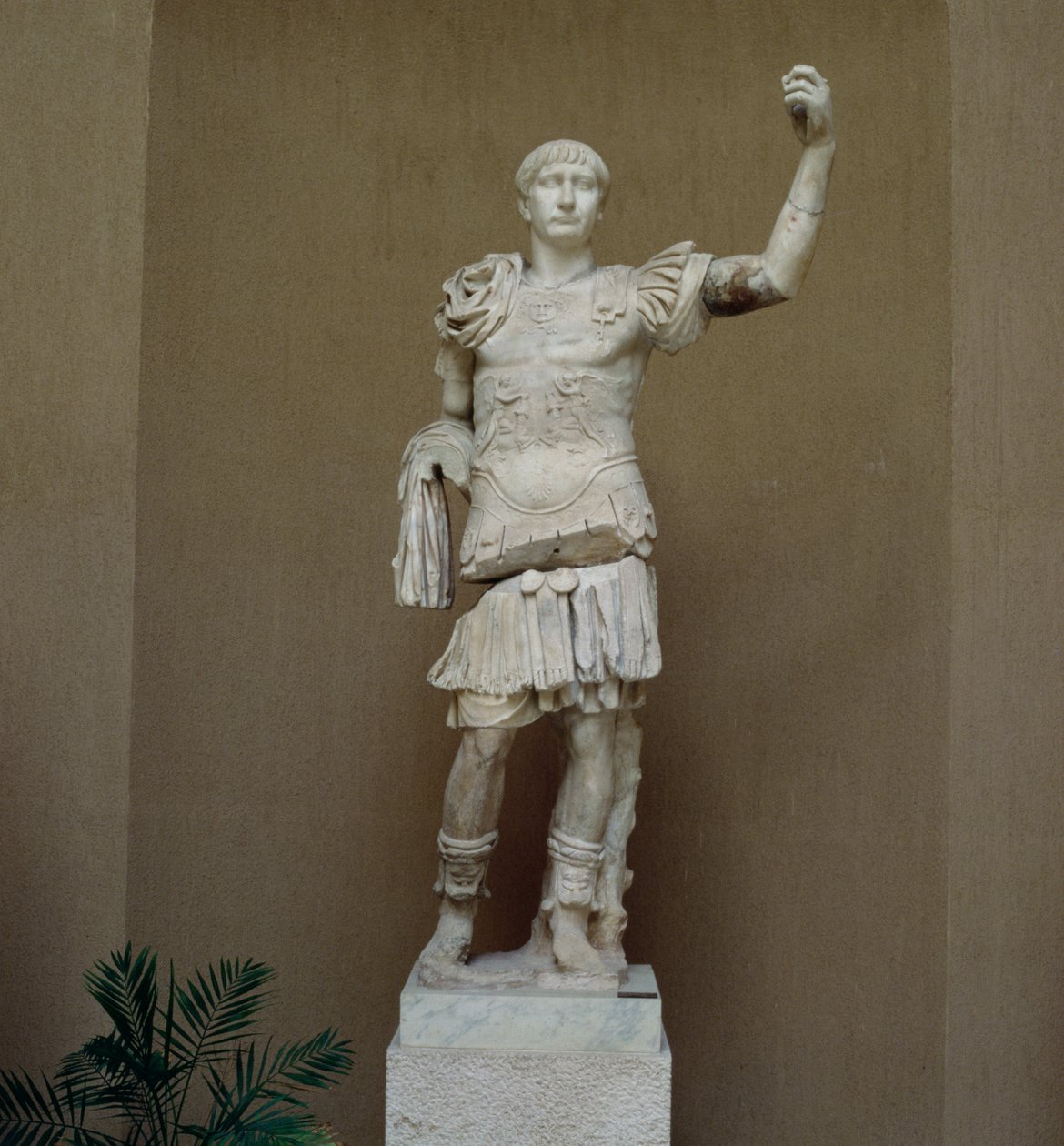Socha císaře Trajána (53-117 n. l.) (mramor) od Roman