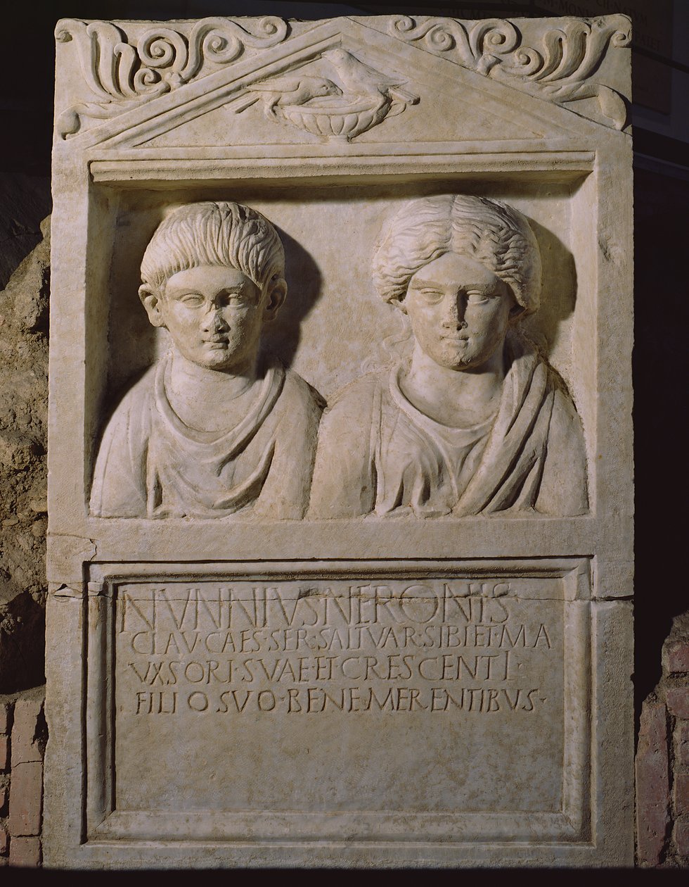 Stéla vyrobená jako malá edikula Autoparco VI, Nekropole „Via Triumphalis“, Vatikánská nekropole (mramor) od Roman