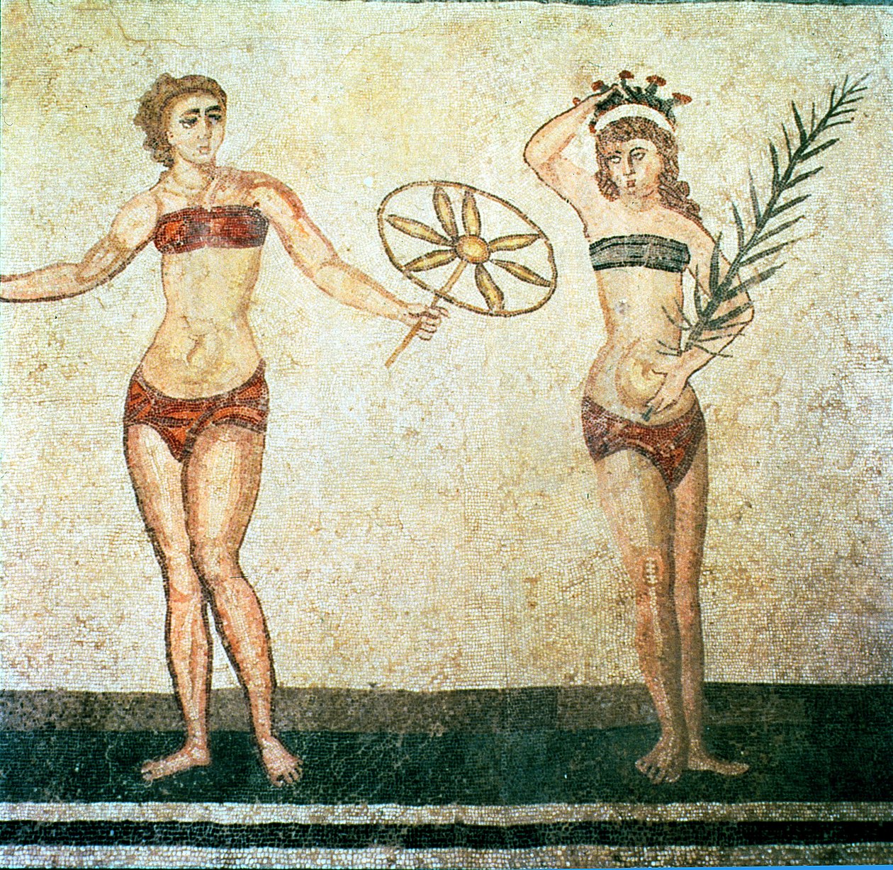 Ženy v "bikinách", z místnosti Deset tančících dívek (mozaika) od Roman