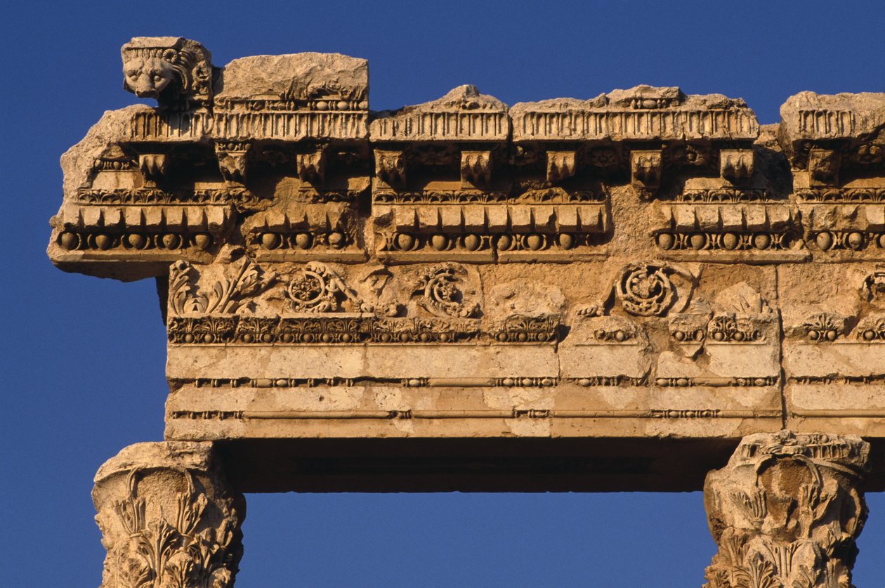 Kladení sloupoví na nádvoří, Svatyně Jupitera Heliopolitana, Vrcholné císařské období (27 př.nl-395 n.l.) od Roman Imperial Period
