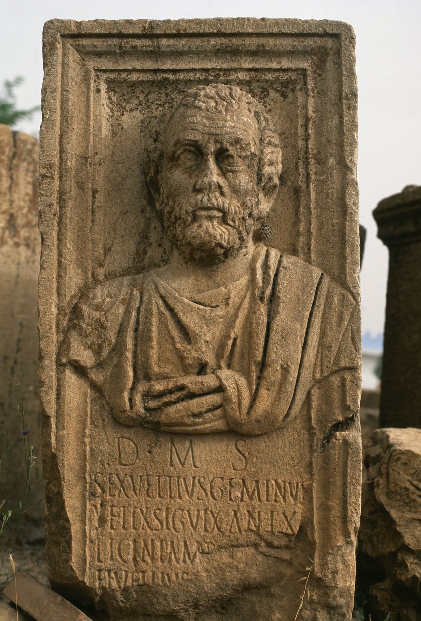 Stély s hlavicí od Roman Imperial Period