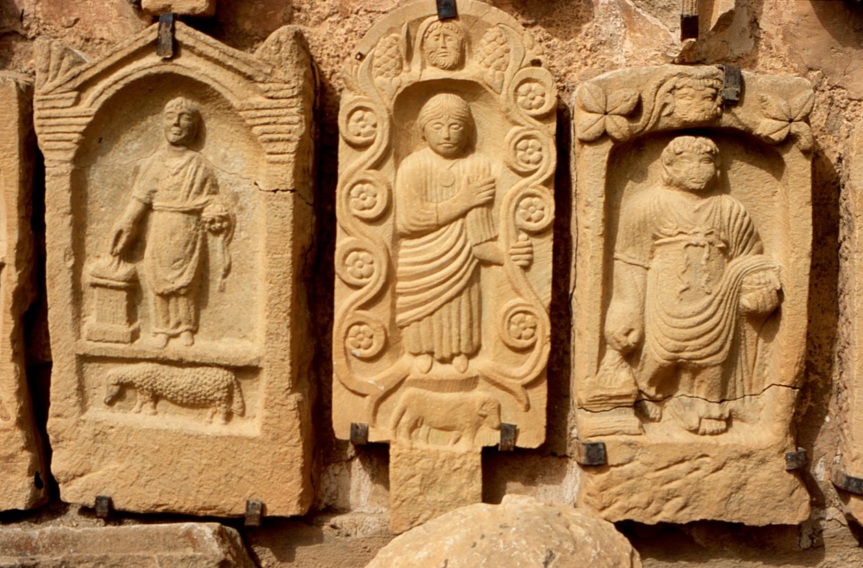 Stély s lidskými postavami od Roman Imperial Period