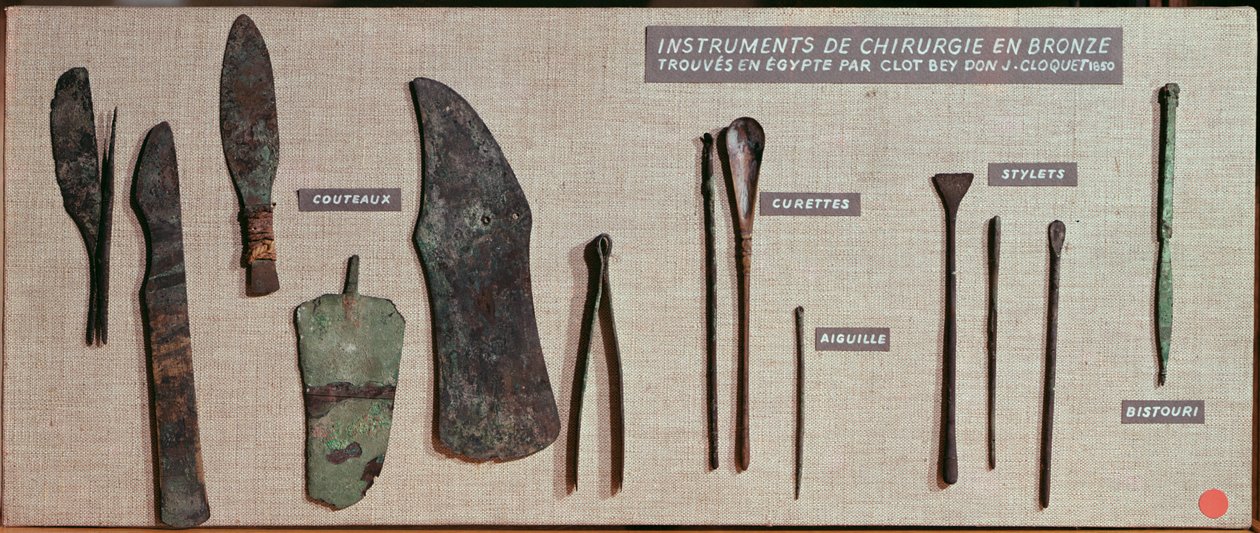 Chirurgické nástroje, nalezené v Egyptě Antoine Barthelemy Clot Bey (1793-1868) (bronz) od Roman Period Egyptian