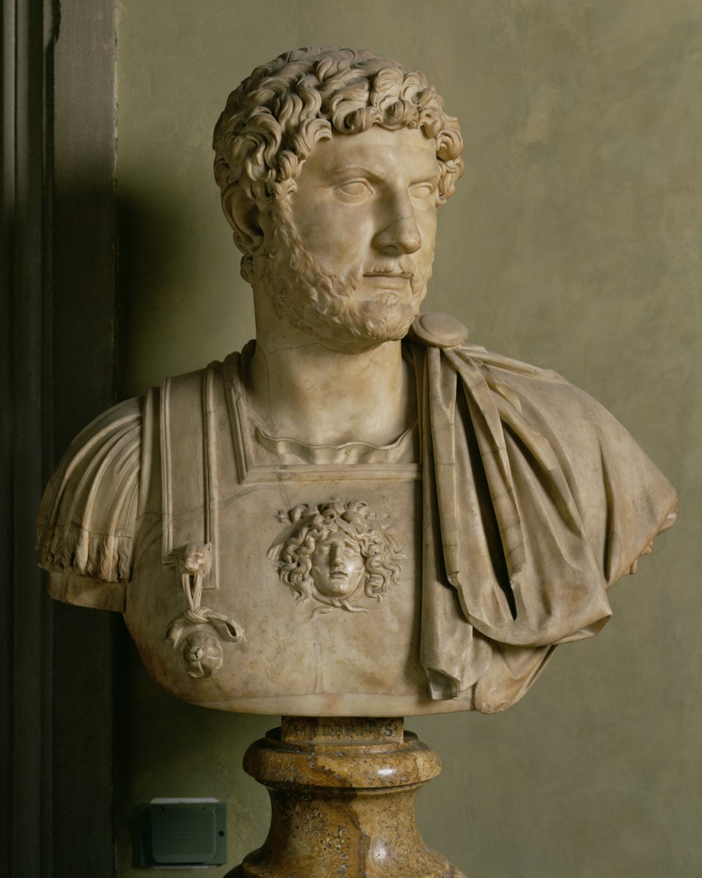 Busta císaře Hadriána (76-138 n. l.) (mramor) od Roman