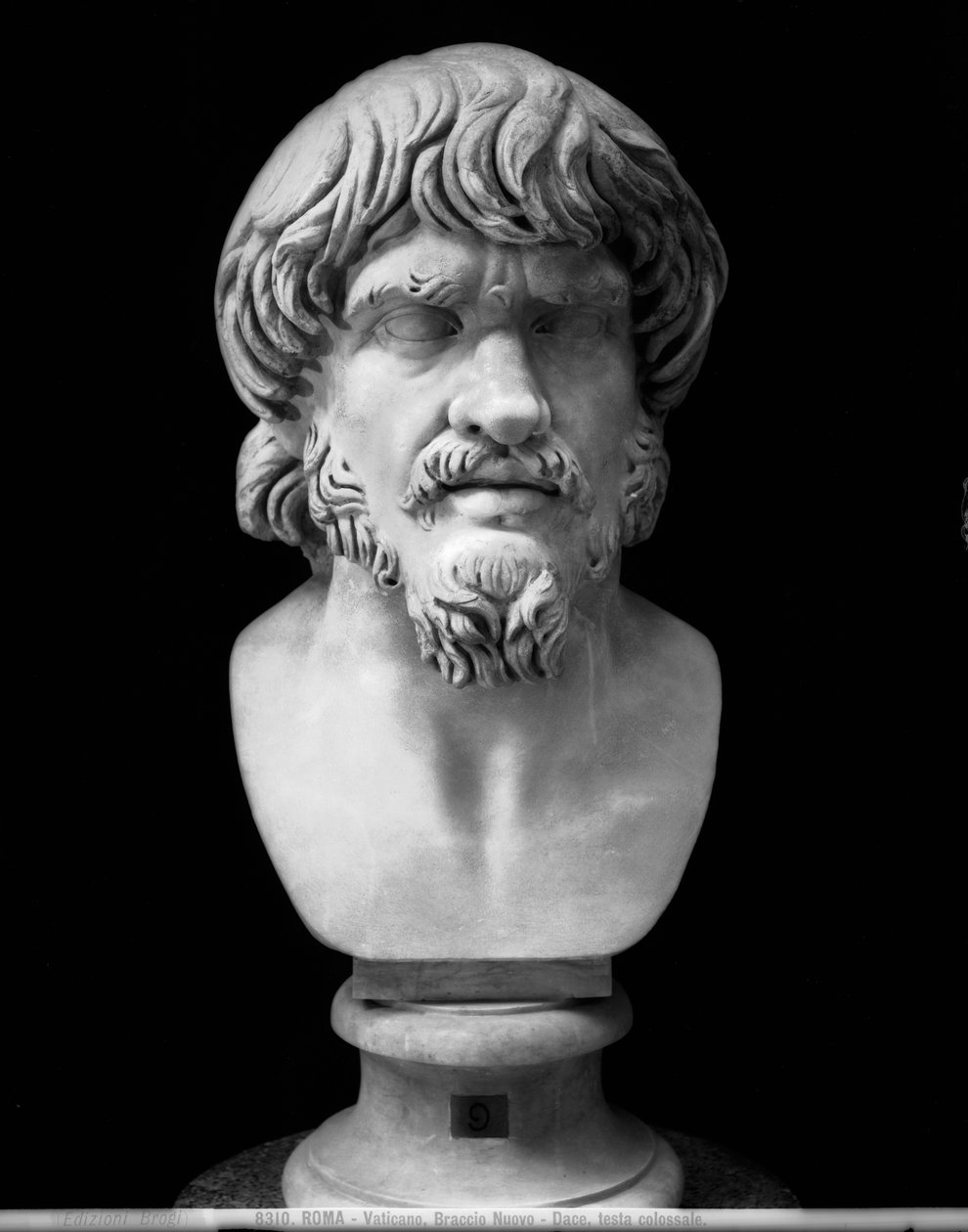 Busta vězně Dace (mramor) od Roman