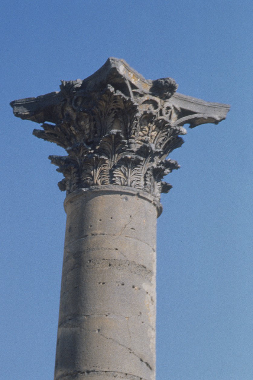 Sloup s korintskou hlavicí z nymphaea, římský, 2. stol od Roman