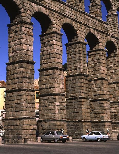 Detail římského akvaduktu (foto) od Roman
