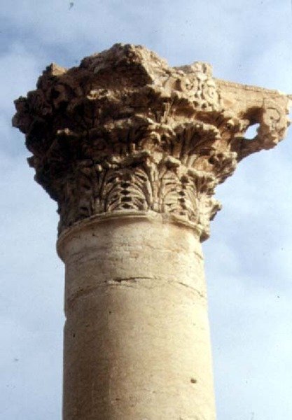Detail korintského sloupu a hlavice, římský, 2. století (foto) od Roman