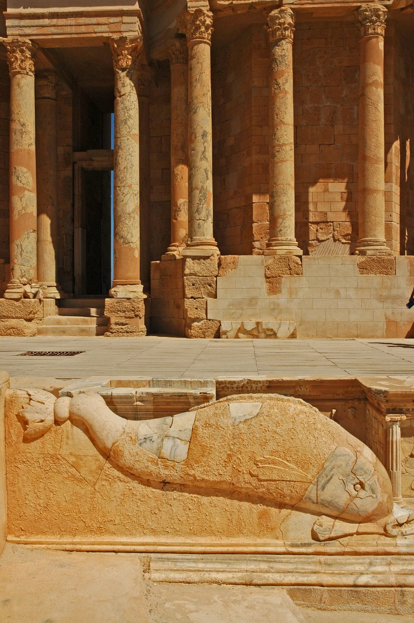 Řezba delfínů před jevištěm, Sabratha, Libye, kolem roku 190 našeho letopočtu od Roman