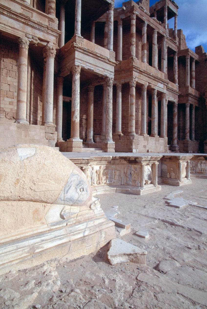 Delfíni, dekorace v proscéniu, římské divadlo, Sabratha (Seznam světového dědictví UNESCO od Roman