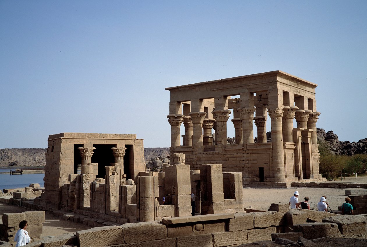 Egyptský starověk: kiosek Marca Ulpia Trajana (Trajan nebo traiano) římského císaře. 2. století. Asuán, Philae. Egypt od Roman