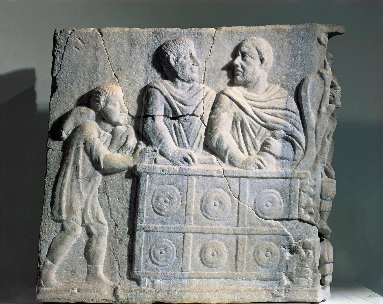 Fragment sarkofágu zobrazující směnárníka, z Říma, Viale del Re od Roman