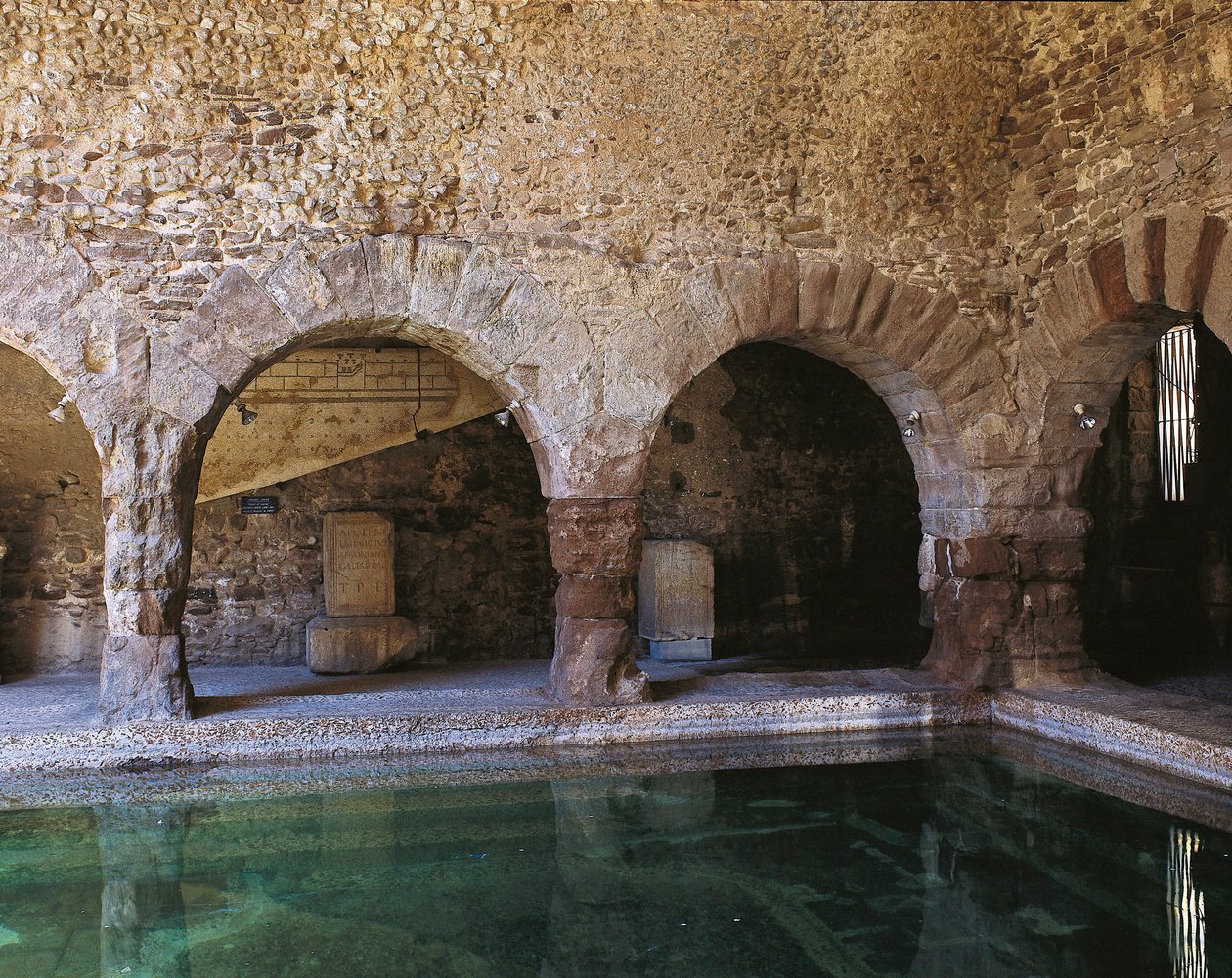Frigidarium, Caldes de Montbui, Barcelona, ​​​​Španělsko, 2.-1. století před naším letopočtem (foto) od Roman
