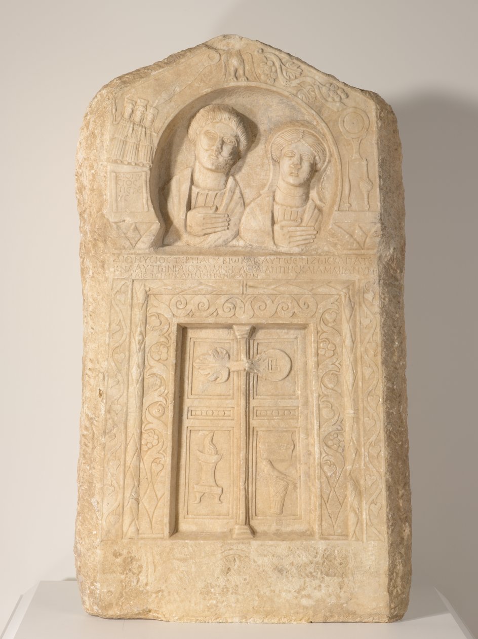 Pohřební stéla kněze Dionysia a jeho ženy, Tertia, cca 240-260 (mramor) od Roman