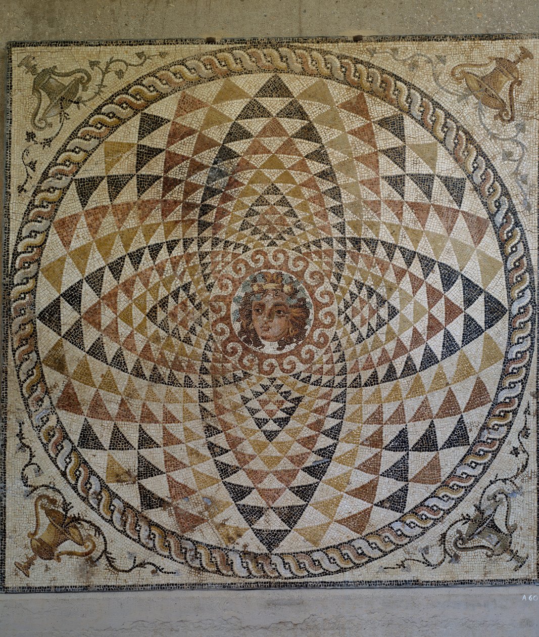 Geometrická mozaika s Dionýsem uprostřed odkrytá v římské vile v Korintu, Řecko, římská civilizace, druhá polovina 2. - začátek 3. století n. l. (mozaika) od Roman