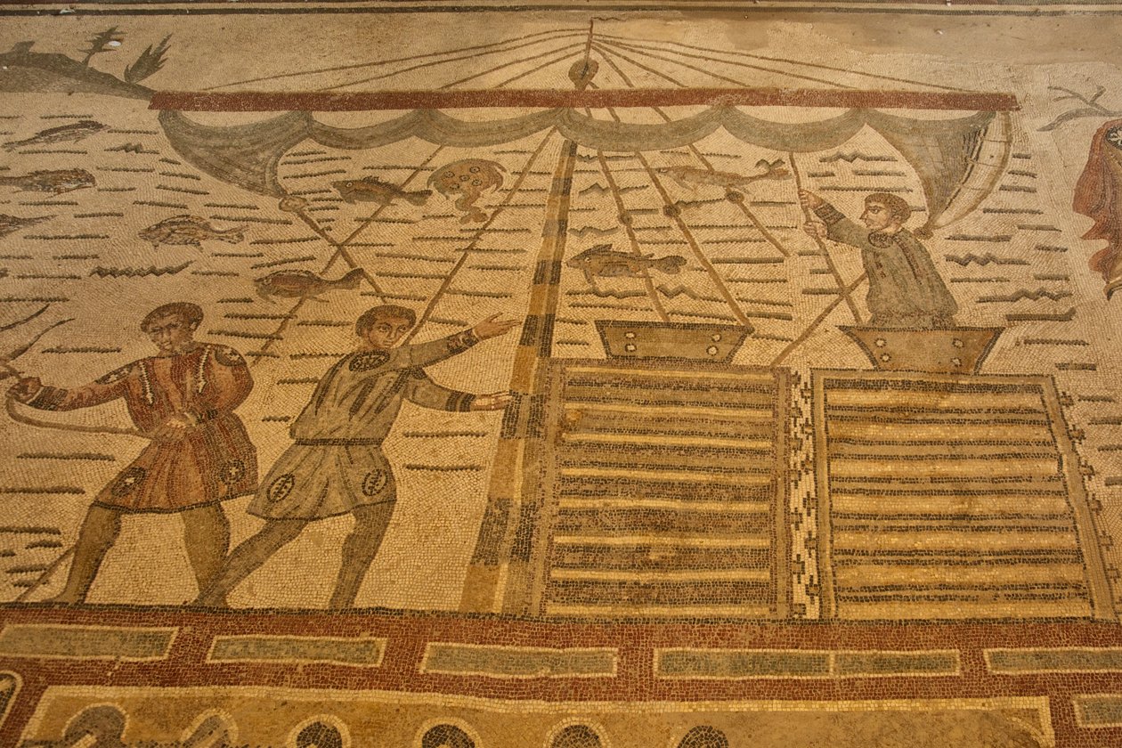 Hall of the Great Hunt, scéna lovu podlahové mozaiky, Villa Romana del Casale, Piazza Armerina, Sicílie, Itálie (foto) od Roman