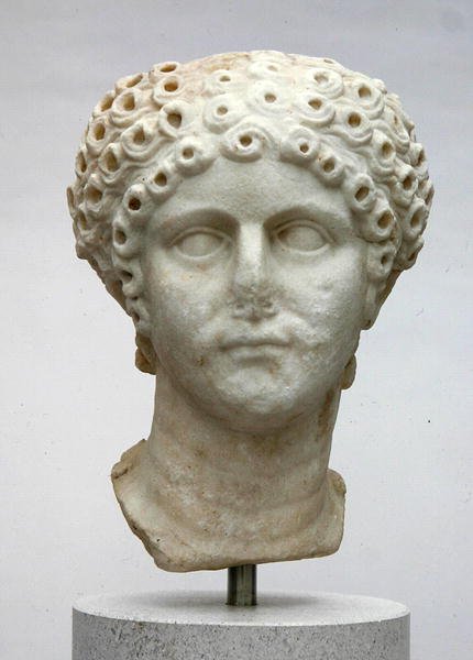 Hlava ženy, možná Agrippina Minor, kolem 50 nl (mramor) od Roman