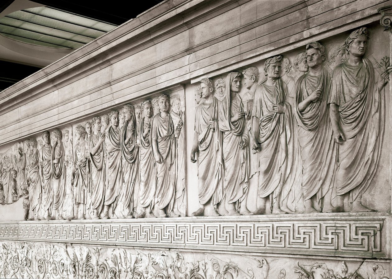 Imperial Cortege of Emperor Augustus - Nízký severní mramorový reliéf Ara Pacis Augustae, postavený římským císařem Augustae mezi 13 a 9 př.nl na Champ de Mars (Martovo pole) v Římě na památku míru po válkách impéria znovu od Roman