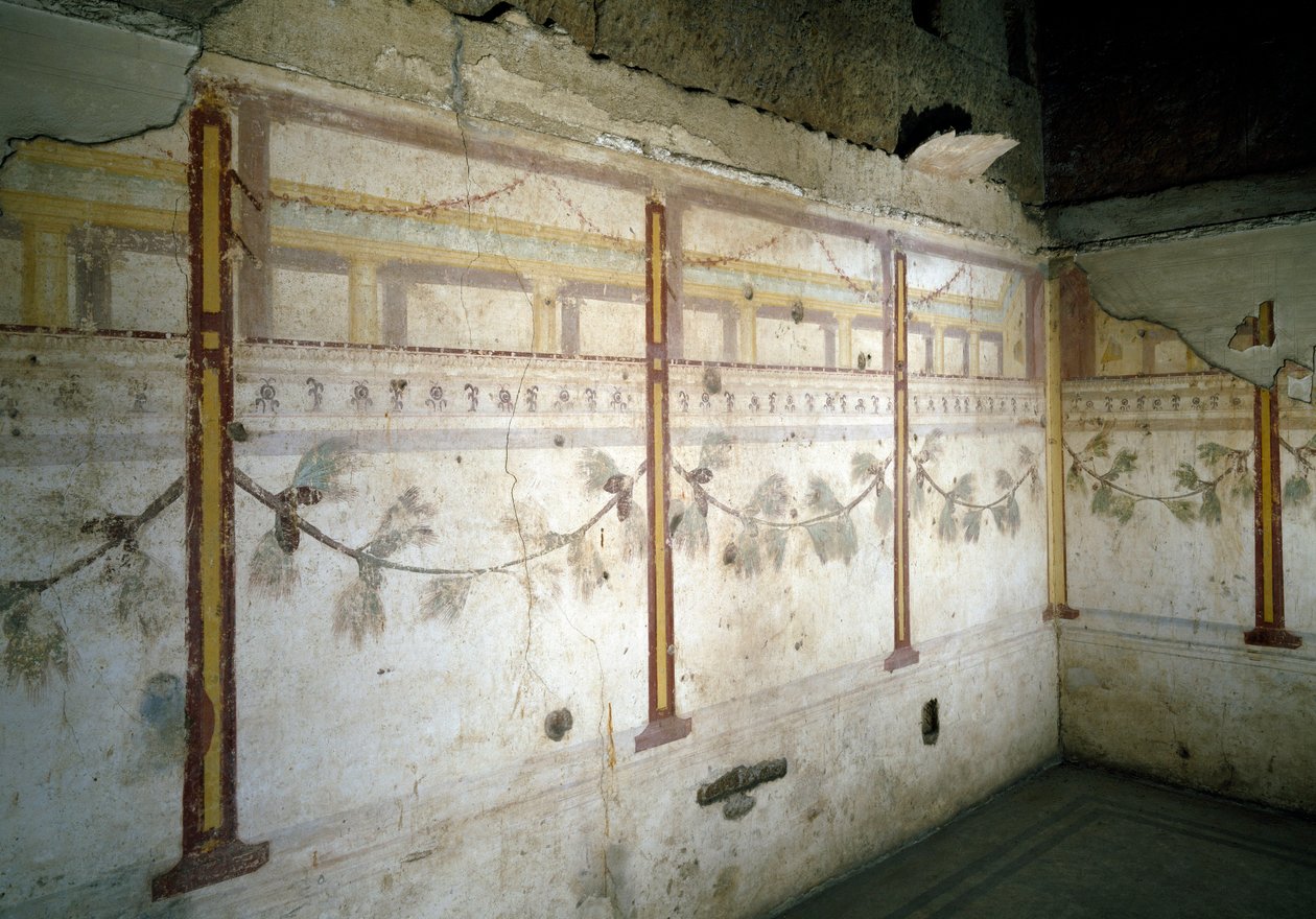 Vnitřní pohled na fresky borových girland od Roman