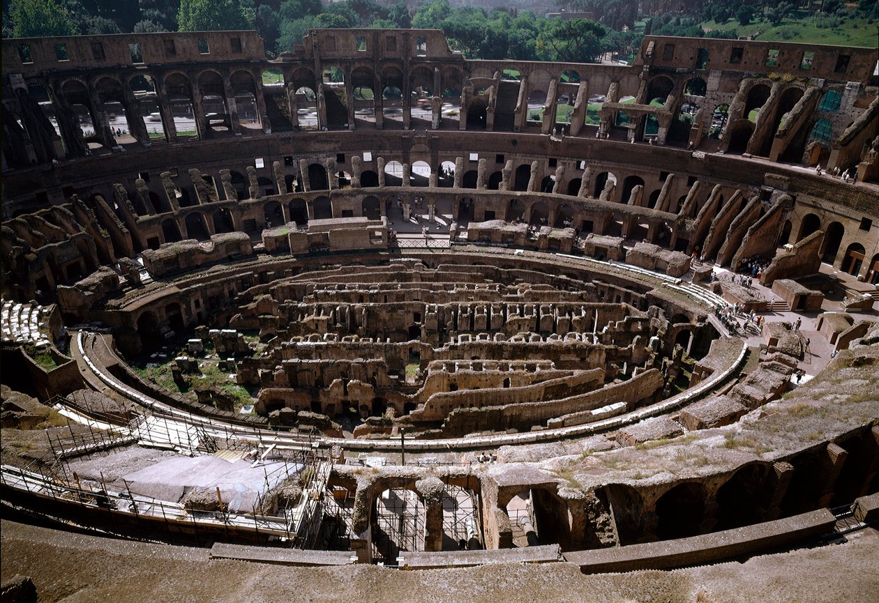 Vnitřní pohled na Colisee, postavený mezi 70 a 80 (fotografie) od Roman