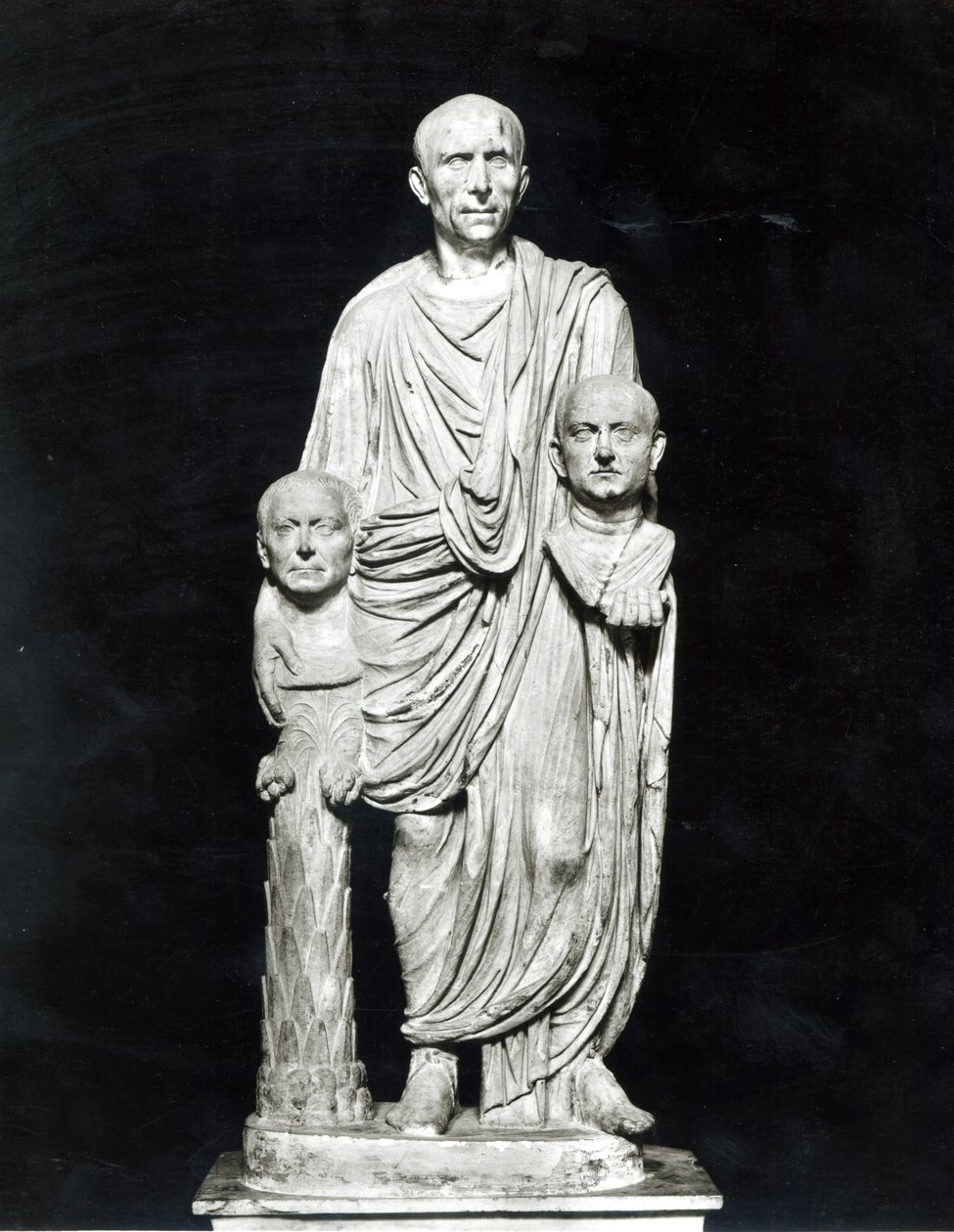 Lucius Junius Brutus drží busty svých předků (mramor) (černobílá fotografie) od Roman