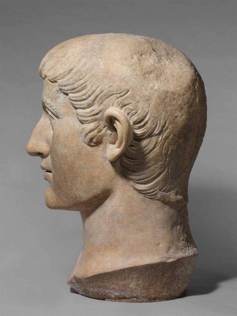 Mramorová portrétní hlava císaře Konstantina I., cca 325–370 n. l. (mramor) od Roman