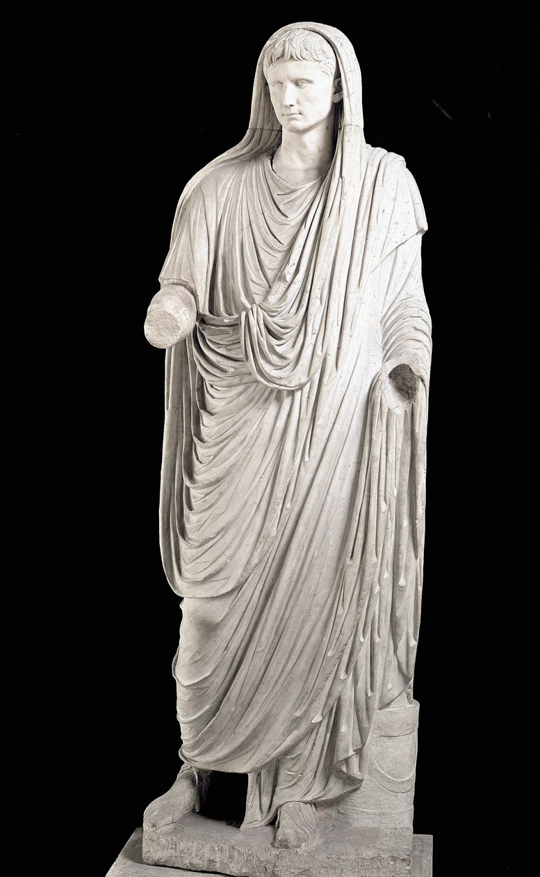 Mramorová socha od římského císaře Augusta (63 př. nl-14 n. l.) - Řím, Římské národní muzeum - Augustus (61 př. n. l. - 14 n. l.) jako Pontifex Maximus - Mramorová socha, nalezená ve via Labicana, konec 1. století př. n. l. - Národní římské M od Roman