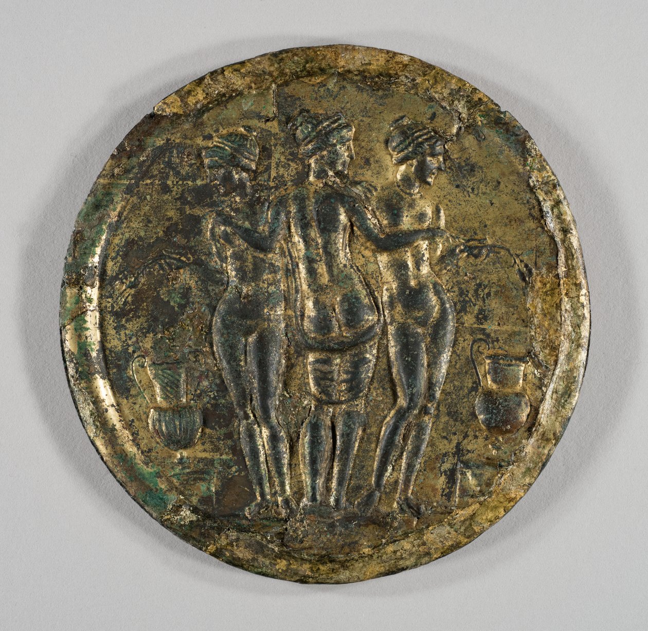 Zrcadlo s vyobrazením Tří Grácií, 2. století (stříbro, zlacený bronz) od Roman