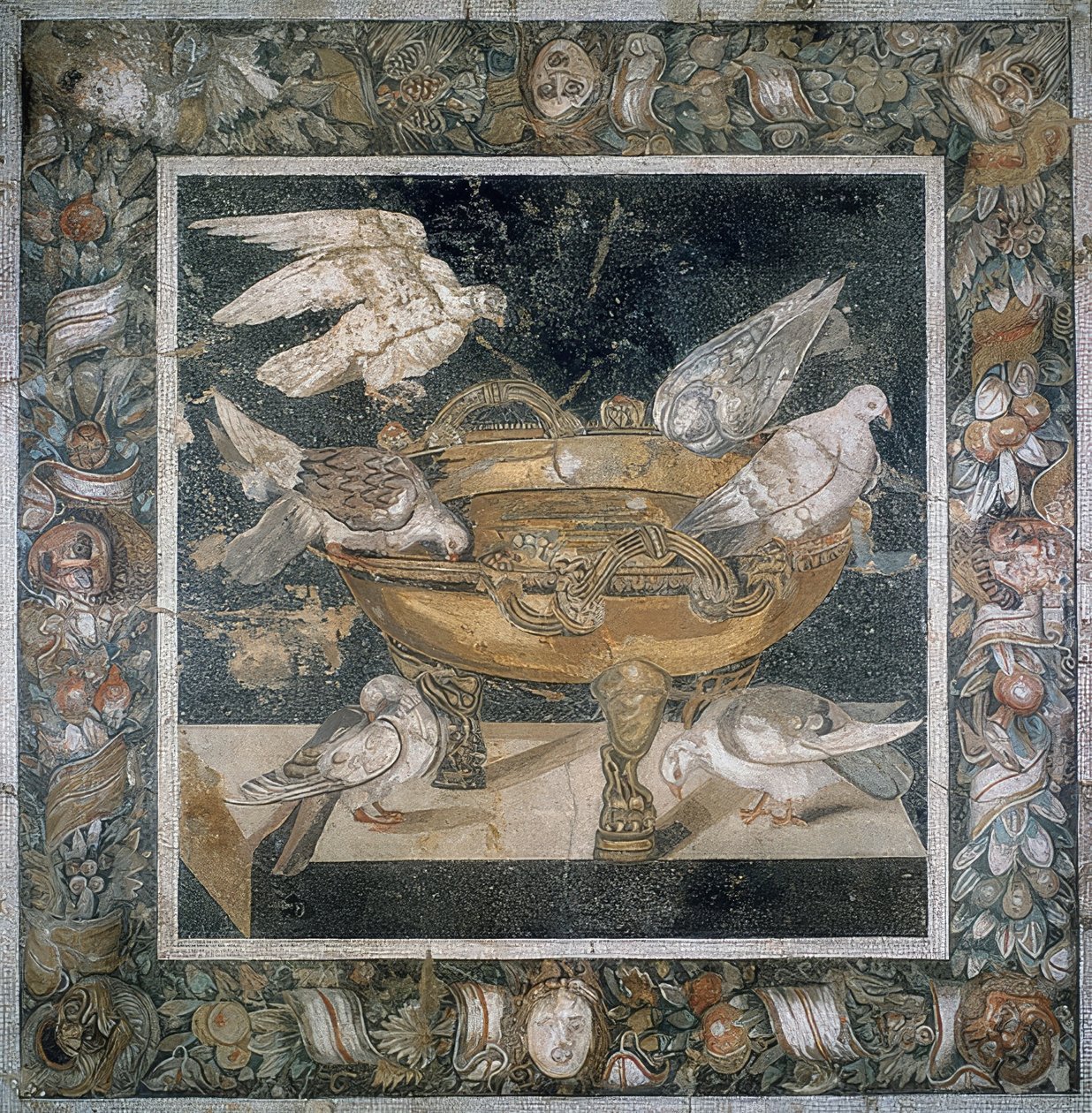 Mozaika z Pompejí se skupinou holubů na okraji labra. 3. století před naším letopočtem od Roman