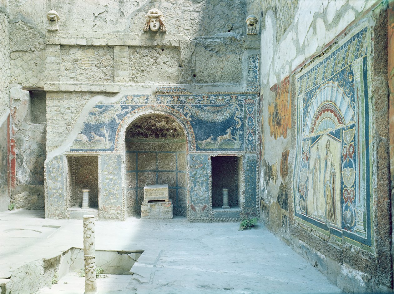 Pod širým nebem triklinium Domu Neptuna a Amfitritů od Roman