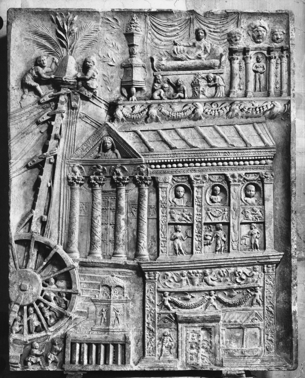 Reliéf zobrazující naviják, konec 1. století našeho letopočtu (kámen) (černobílá fotografie) od Roman