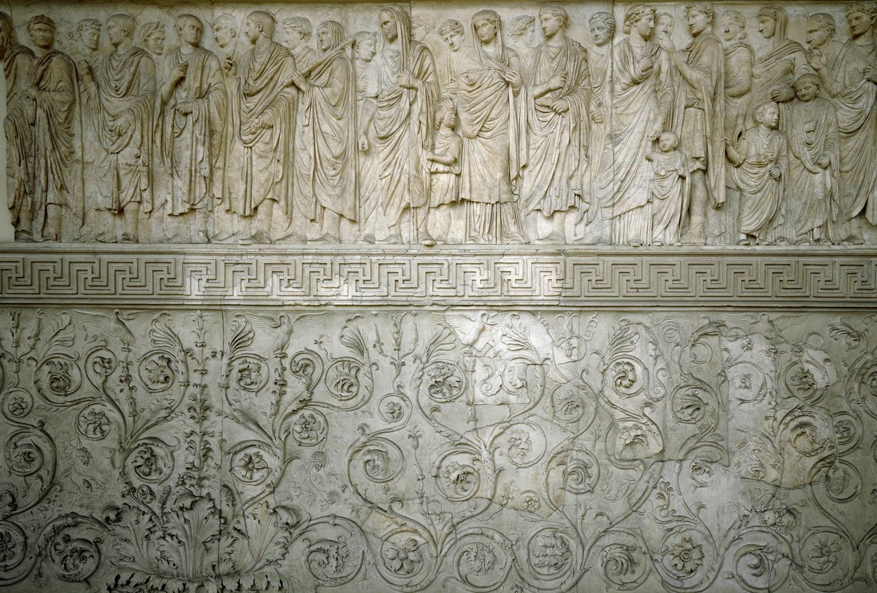 Římské umění: “” Císařská družina císaře Augusta””” Nízký severní reliéf v mramoru Ara Pacis Augustae postavený římským císařem Augustae mezi 13 a 9 př. nl na Champ de Mars (Campo de Marte) v Římě na památku míru po válkách od Roman