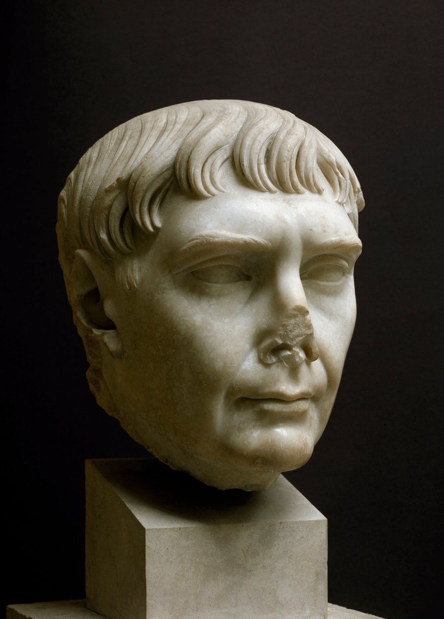 Římské umění: "" mramorová hlava císaře Traiana (Marcus Ulpius Traianus) (53-117 n. l.)"" muzeum v Ostii, Itálie - Portrét císaře Traiana (Marcus Ulpius Traianus) (53-117 n. l.) - římská mramorová socha, Imperiální věk, 2. století našeho letopočtu – Archeo od Roman