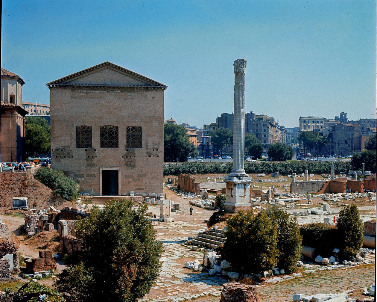 Forum Romanum: pohled na místo schůze kurie (kurie) Senátu. 1. století před naším letopočtem. Řím od Roman