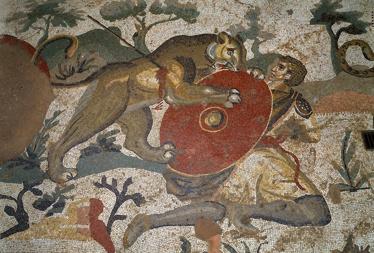 Římské umění: lovec napadený lvicí se chrání svým štítem. Detail mozaiky „“ Velké lovecké části““ 315-350 nl. Piazza Armerina, Villa Romana del Casale od Roman