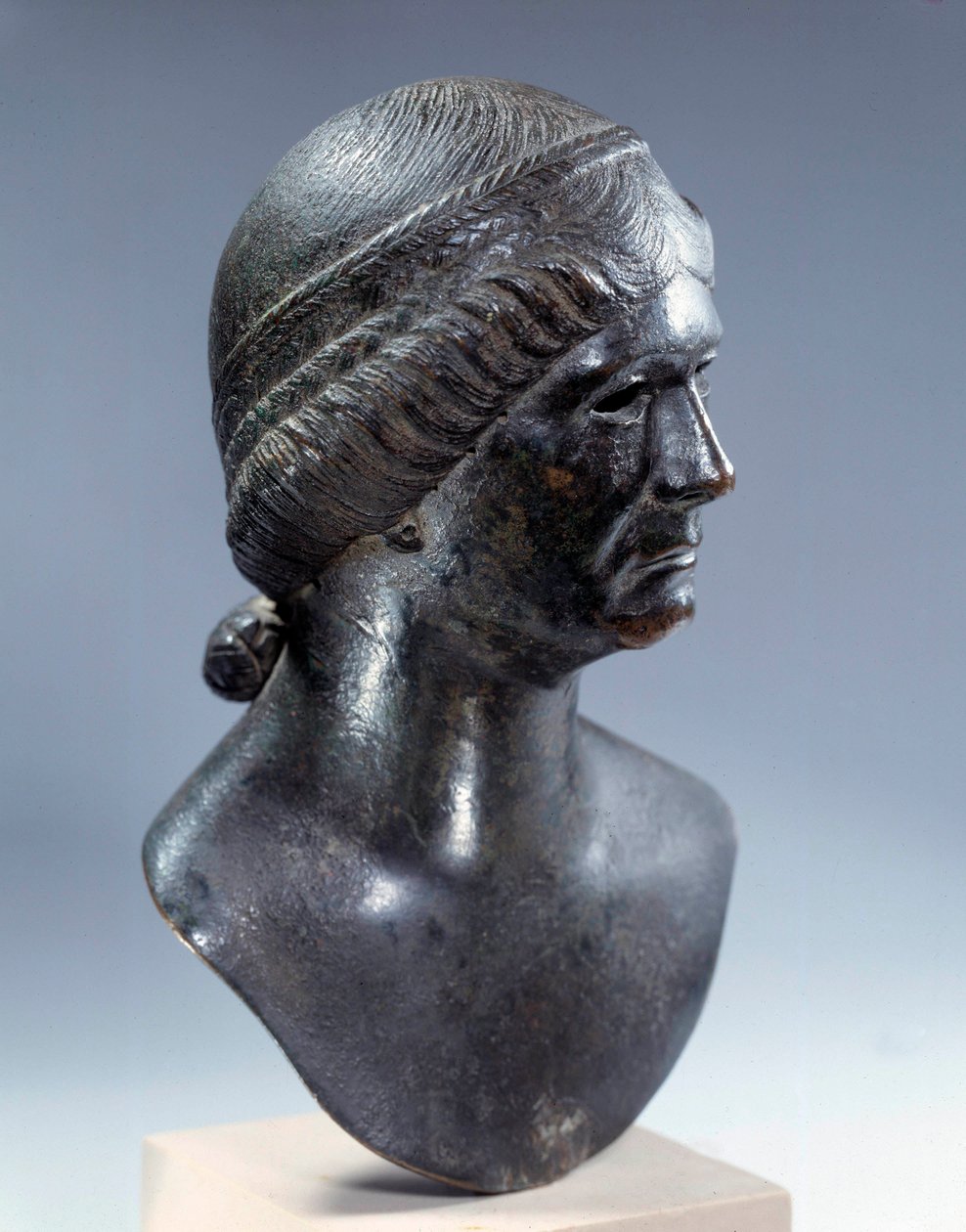 Římské umění: bronzová ženská hlava. Počátek 1. století našeho letopočtu. Paříž, muzeum Louvre od Roman