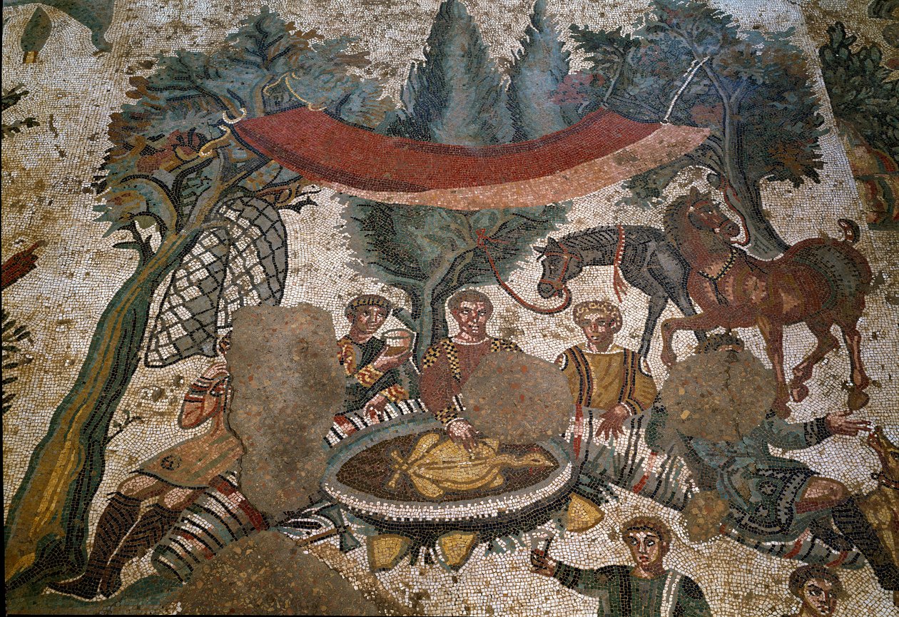 Římské umění: detail mozaiky „“Malá lovecká část““ Lovci odpočívají a obědvají v lese. 315-350 našeho letopočtu. Piazza Armerina, Villa Romana del Casale od Roman