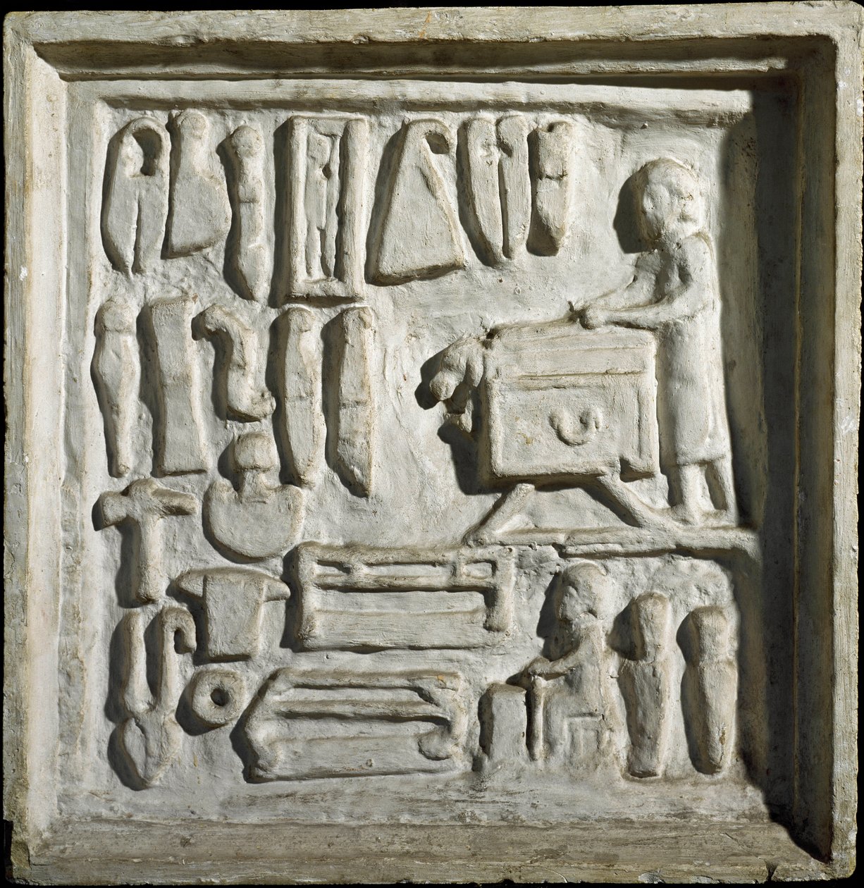 Římské umění: „“interiér budovy nebo dílny s různými nástroji“““ Nízký reliéf. 1. století našeho letopočtu. Řím, Museo della Civilta Romana od Roman