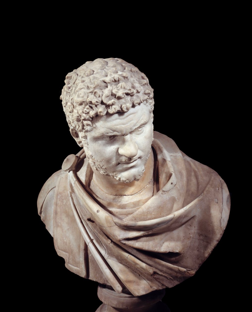 Římské umění: mramorová busta Caracally (188-217), císaře v letech 211 až 217 našeho letopočtu. Ne 0,52 m Paříž, Musee du Louvre od Roman