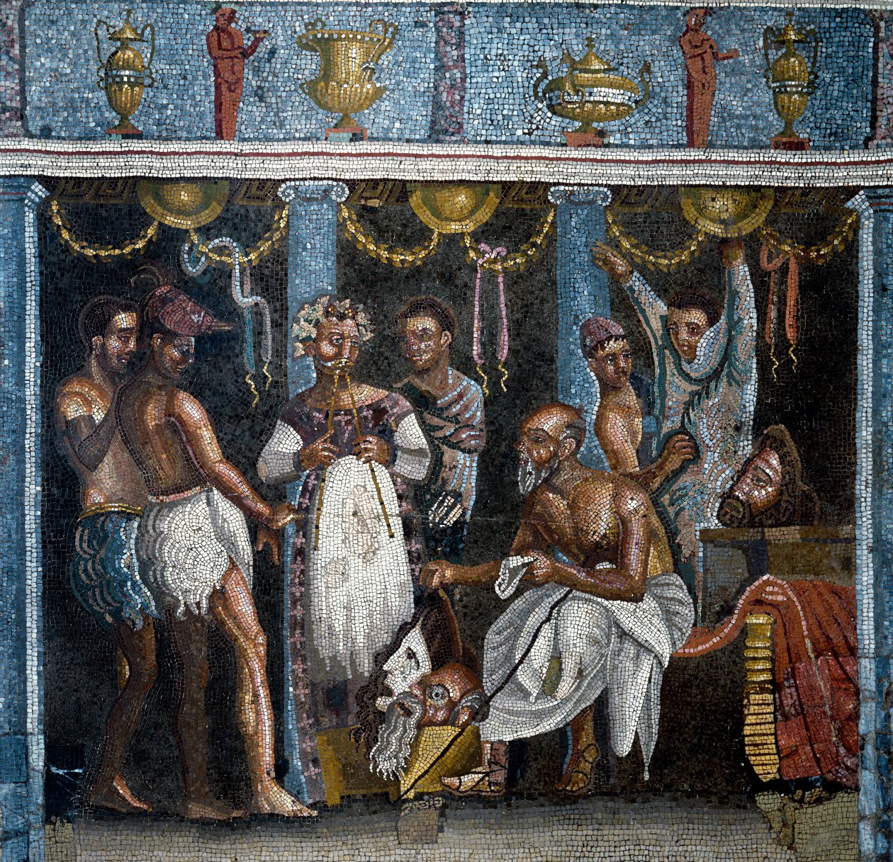 Římské umění: příprava na satirické drama. Mozaika. 70 n. l. Z Pompejí, casa del poeta tragico. Ztlumit. 58x59 cm Neapol, Museo Archeologico Nazionale - římské umění: divadelní soubor připravující se na satirické drama. Mozaika. 70 našeho letopočtu. Z domu od Roman