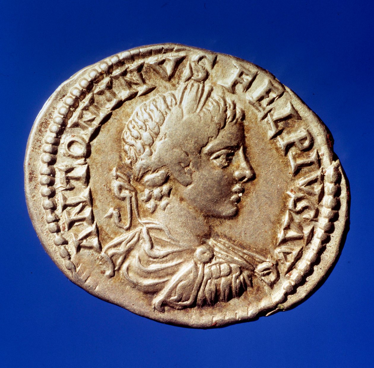 Římské umění: stříbrný denier s podobiznou římského císaře Elagabala (Heliogabale nebo Marcus Aurelius Antoninus) (204-222 n. l.) Paříž, B.N. od Roman