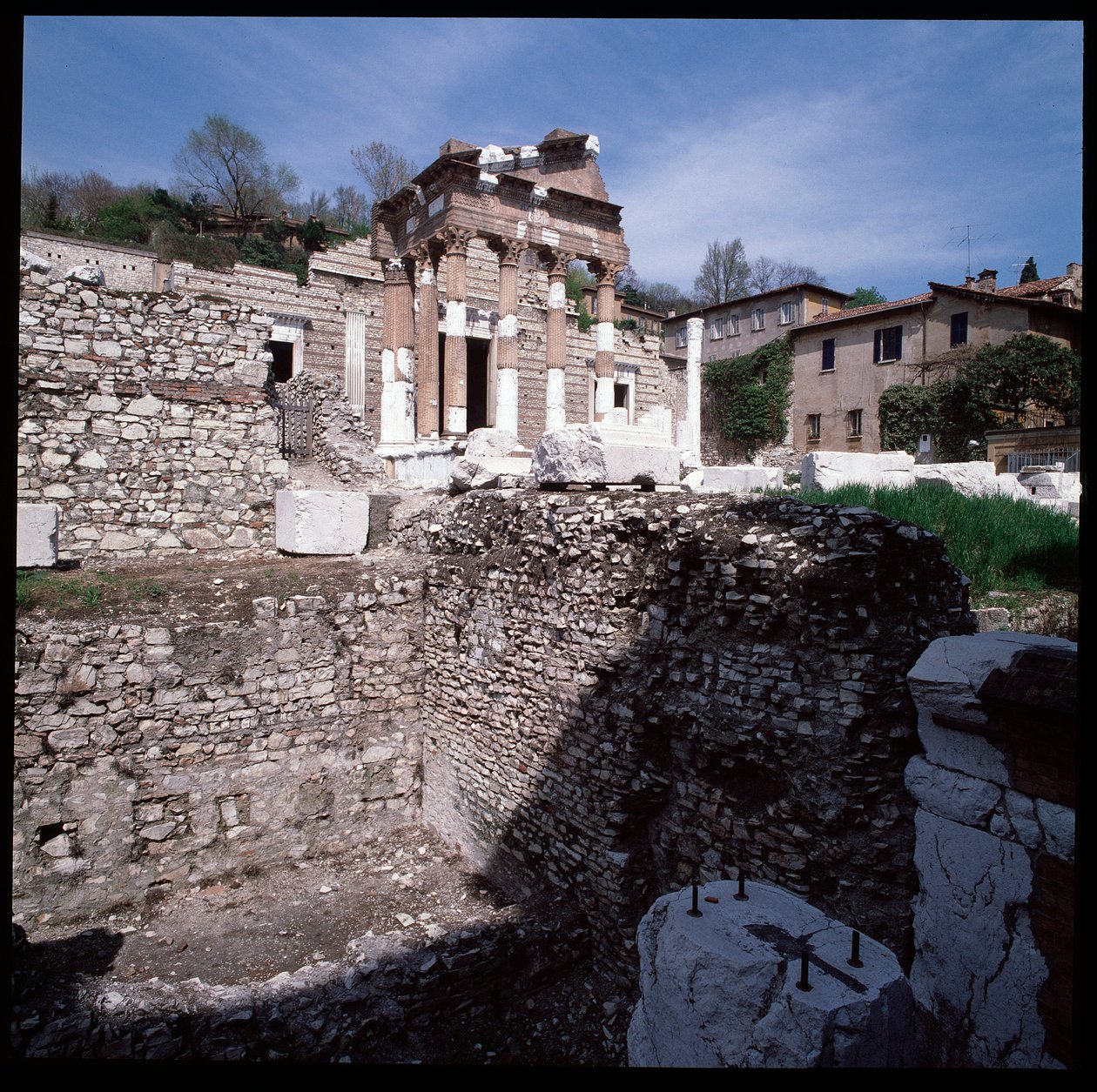 Římské umění: pohled na hlavní město (capitolium), 73 n. l., Brescia, Itálie od Roman