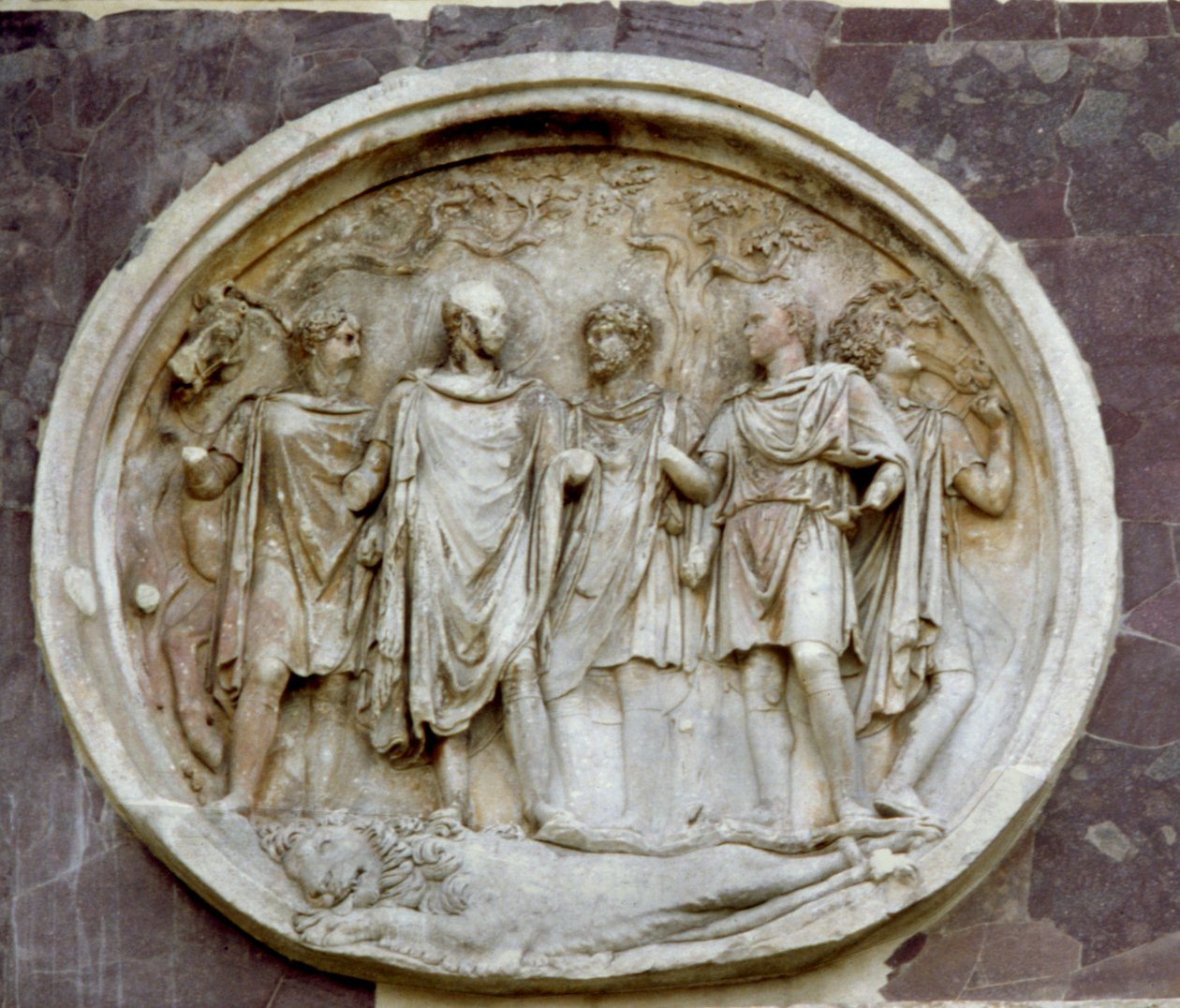 Rondel zobrazující Hadriana, z Konstantinova oblouku (mramor) od Roman