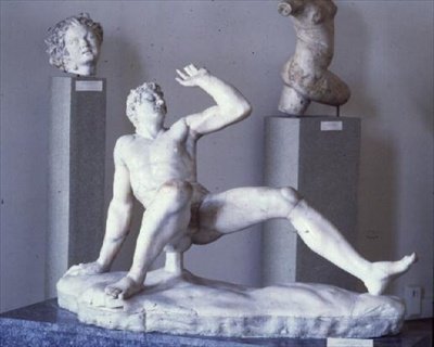 Socha padajícího Gala, kopie originálu pergamonské školy ze 3. století před naším letopočtem (mramor) od Roman