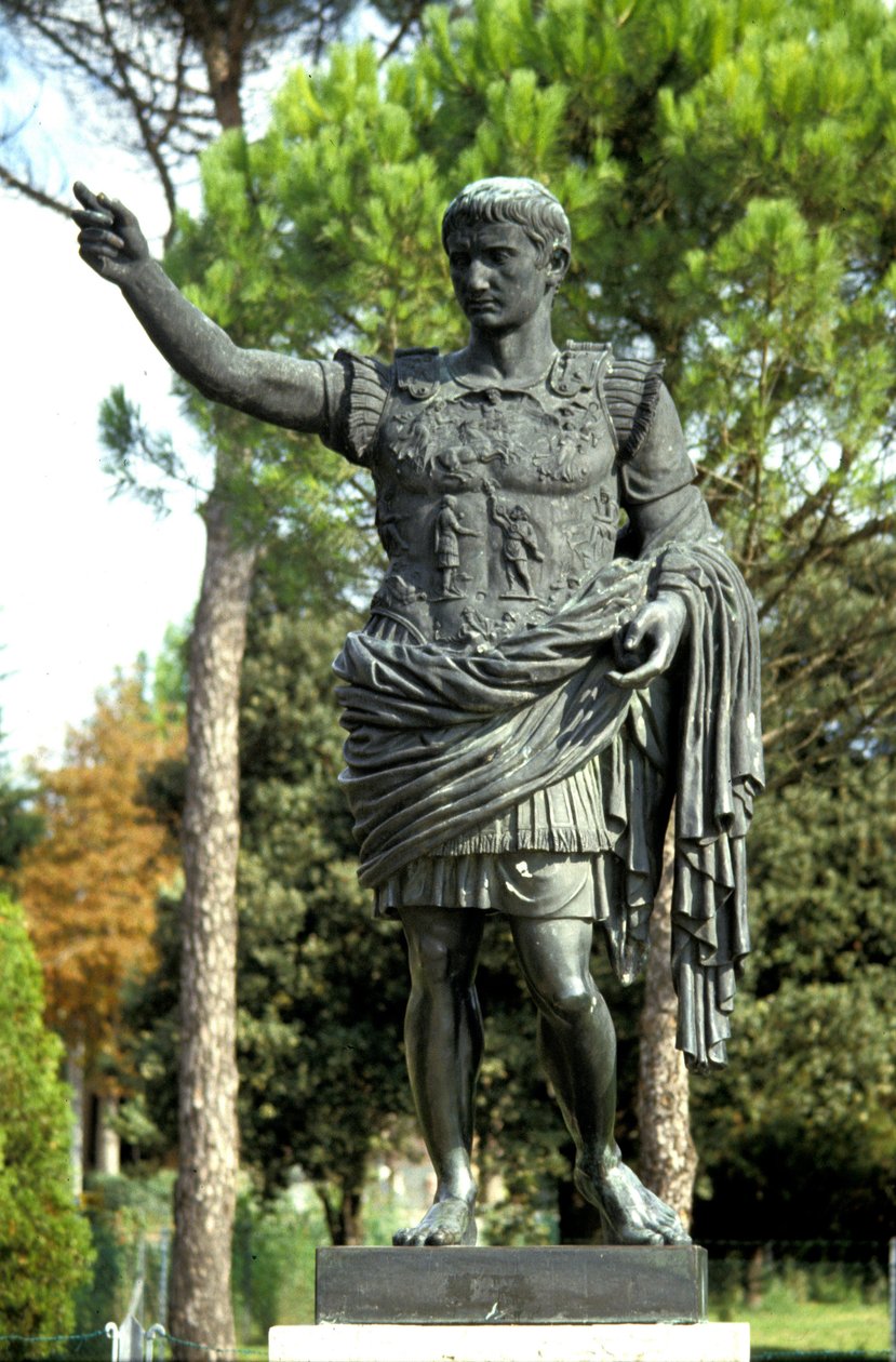 Socha římského císaře Augusta (Octaviana nebo Octaviana) (63 př.nl - 14) od Roman