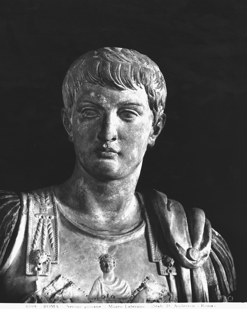 Socha mladého Nera (37-68 n. l.) c.54 (mramor) (č/b foto) (detail) od Roman