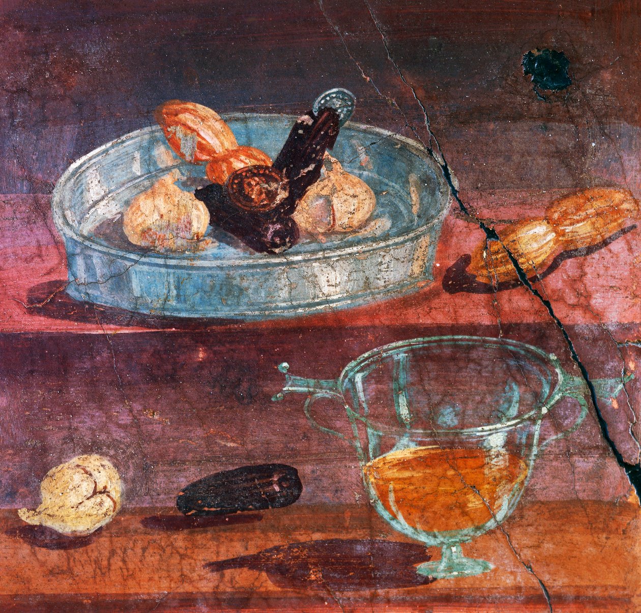 Zátiší s česnekem, datlemi a medem, dvě zlaté a stříbrné mince mezi ovocem, nástěnná malba z Domu jelenů, Herculaneum (Seznam světového dědictví UNESCO od Roman